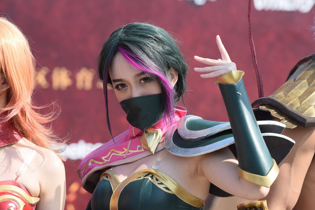 Cosplayer dressed as Templar Assassin, a Dota 2 carry hero